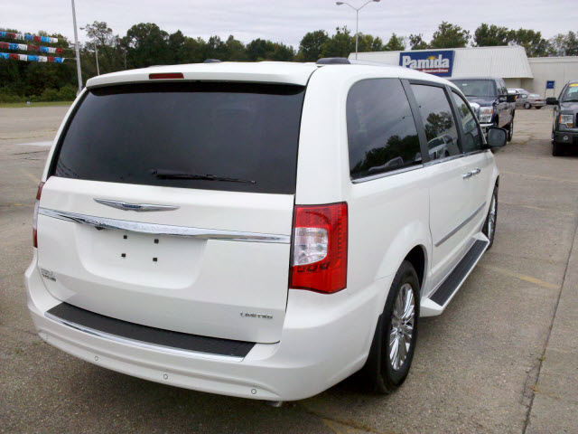2011 Chrysler town and country flex fuel #5