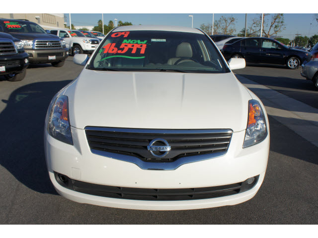 2009 Nissan altima all wheel drive