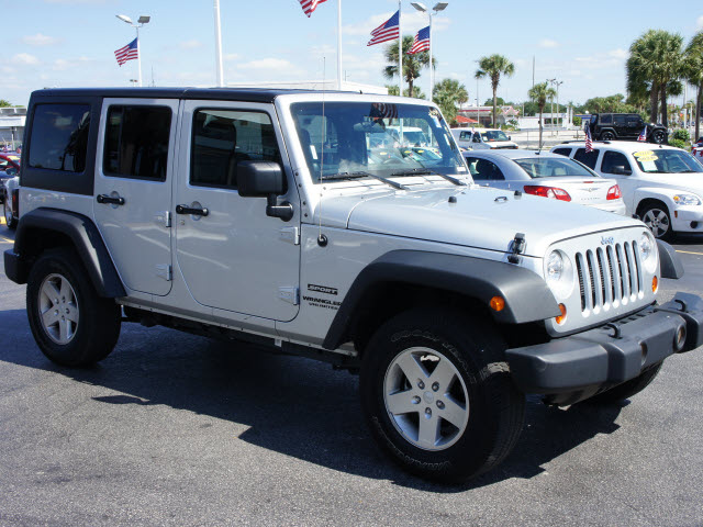 2012 Jeep wrangler unlimited silver #5