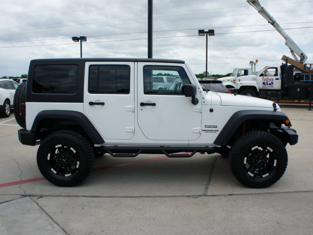 White jeep wrangler unlimited