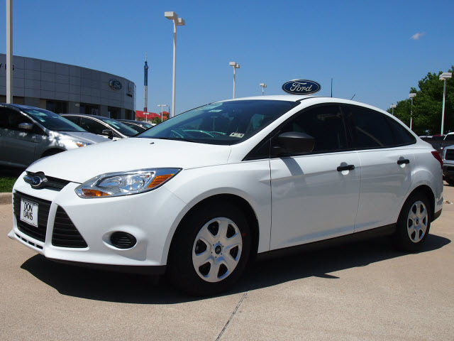 ford focus 2013 white sedan s flex fuel 4 cylinders front ...