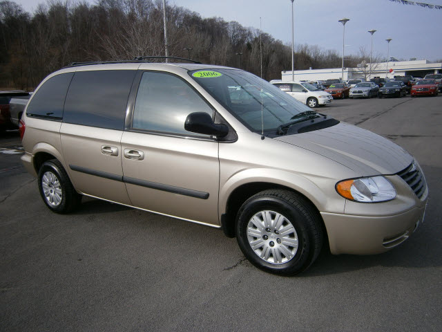 gold town and country van