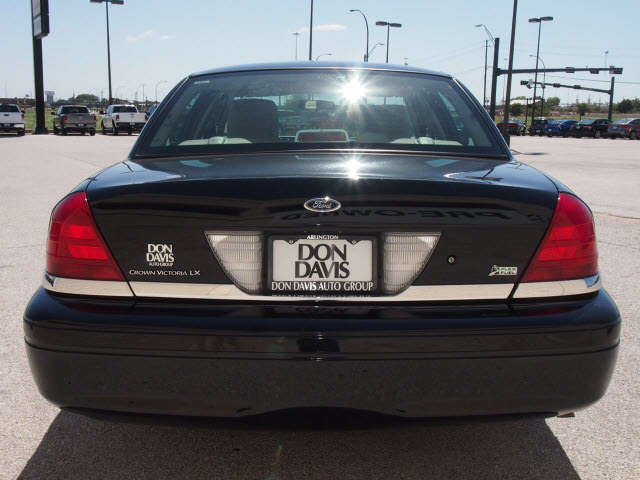 2011 Black ford crown victoria #3